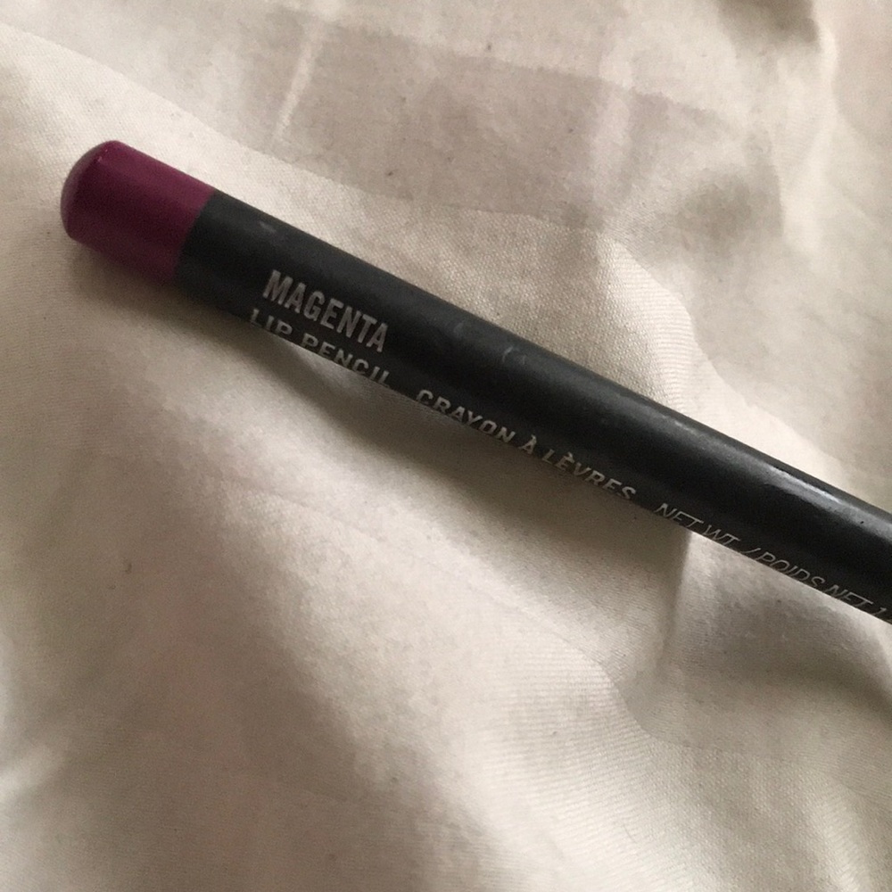 MAC cosmetics magenta lip pencil 💜💋